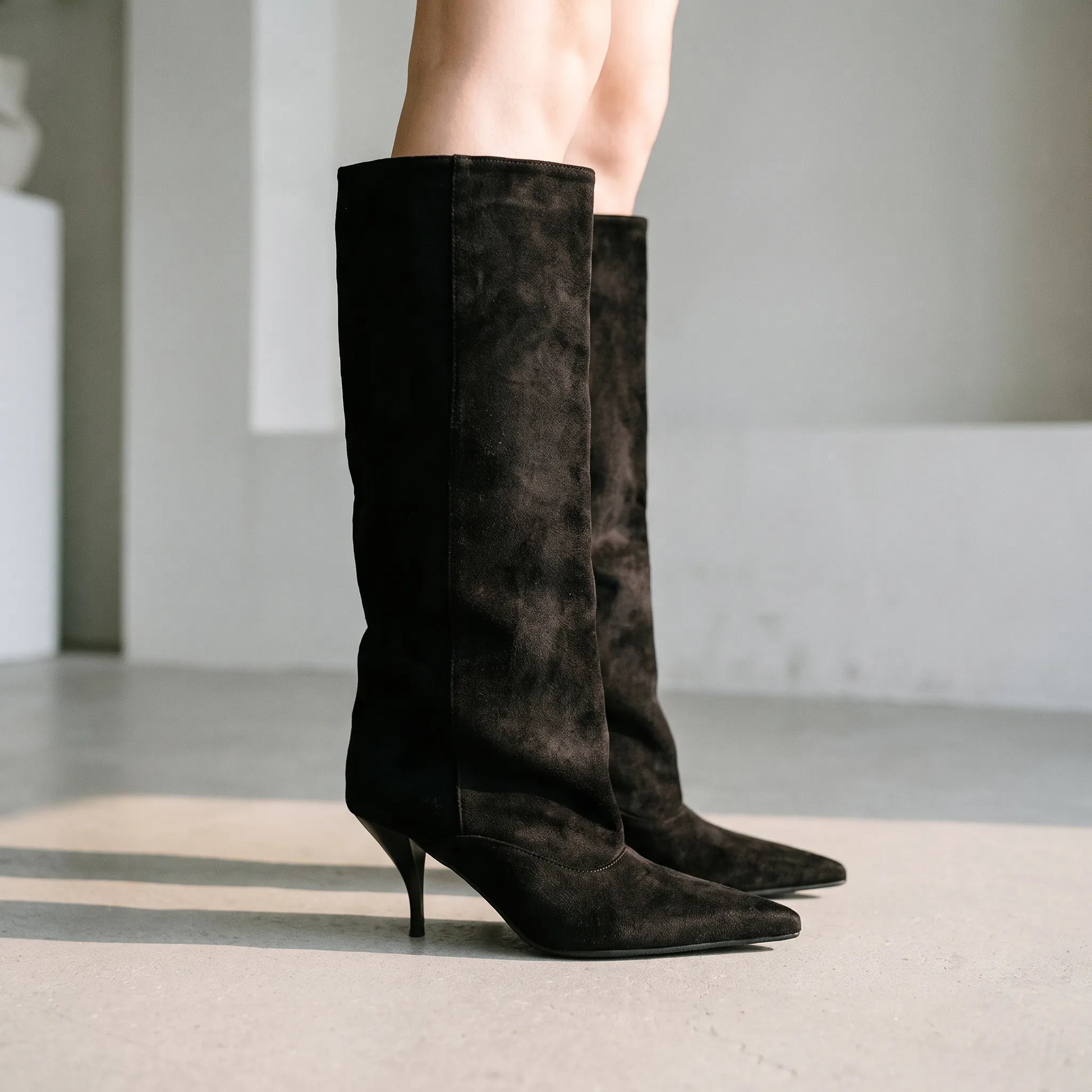 Pointed Toe Knee High Heeled Boots