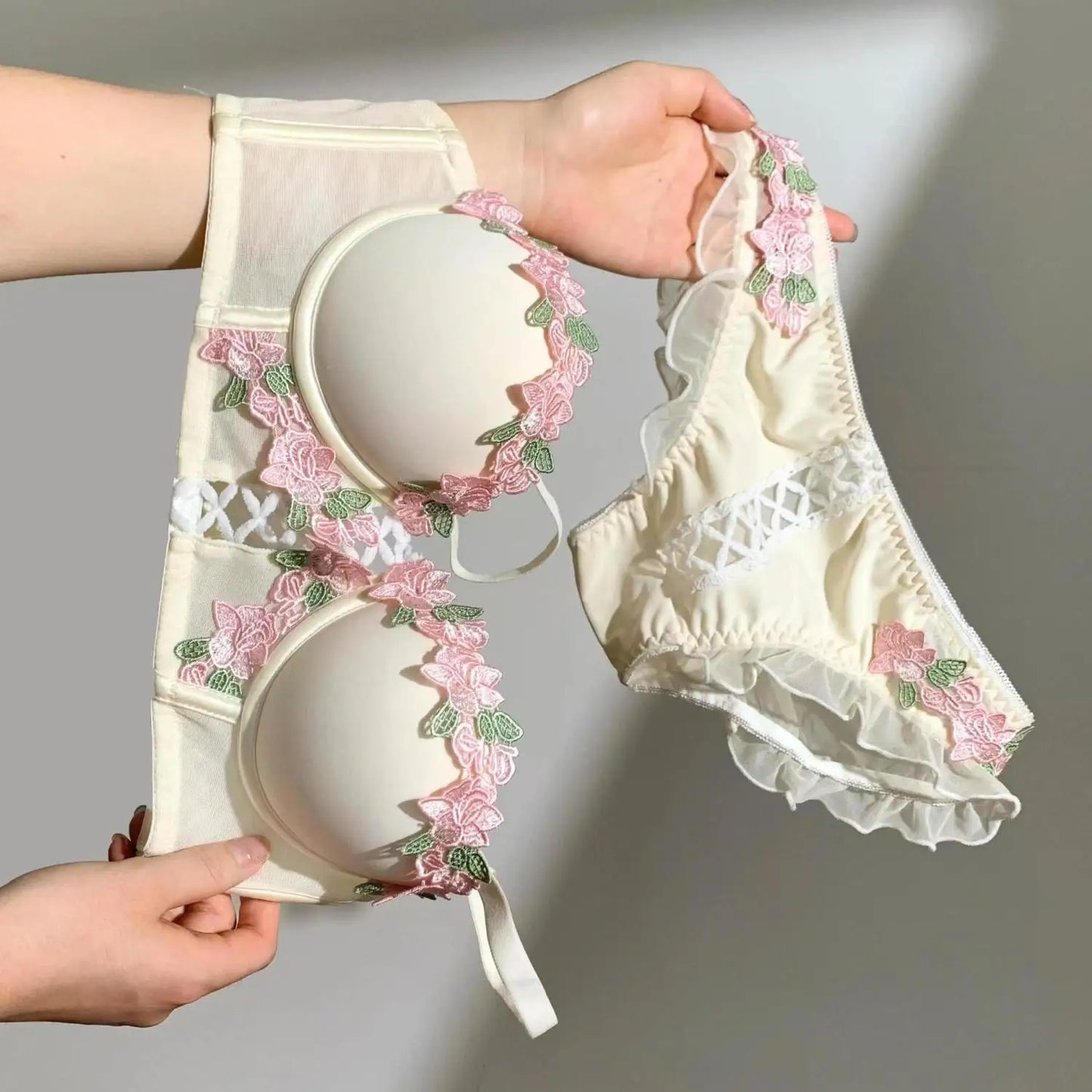 Rosette Lace Bra Set