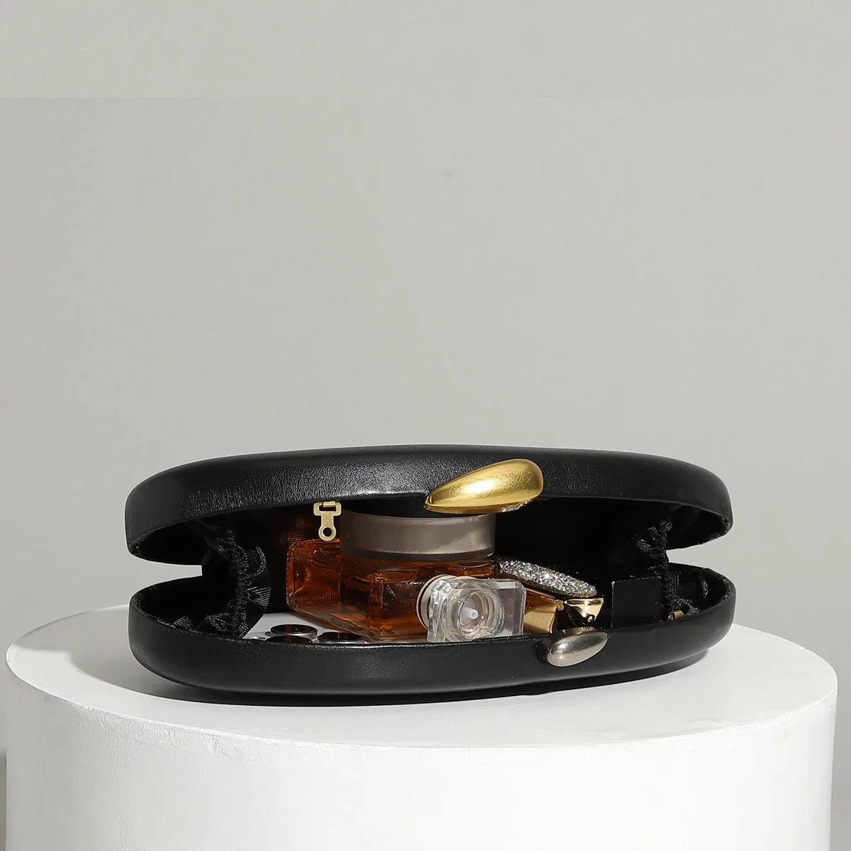 The Pebble Clutch